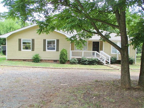 91590658_907 Memory Ln_Monroe_NC_2017 - 1