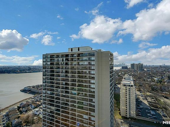 3rd image of 6 Horizon Rd APT 2602