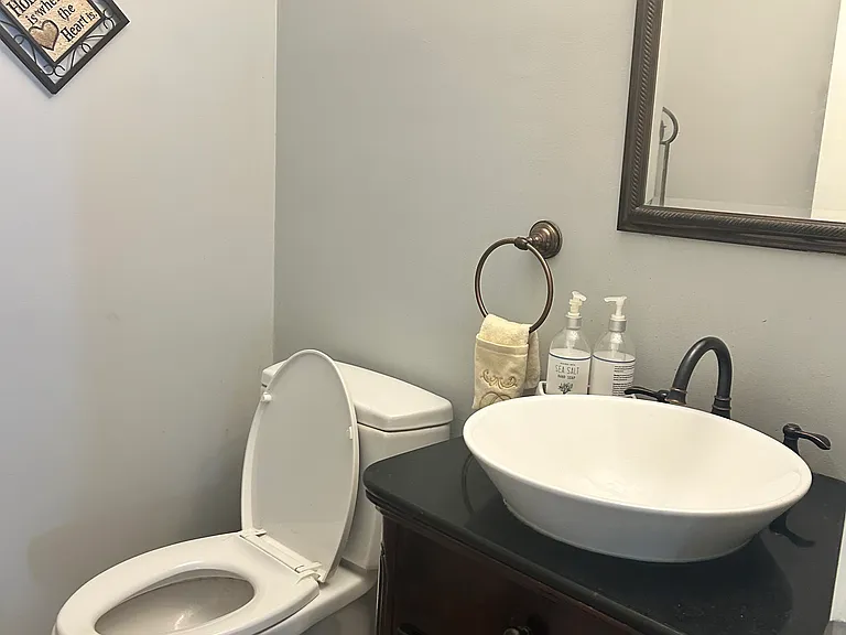 Half bathroom, located at the first floor, accessible from the main area!