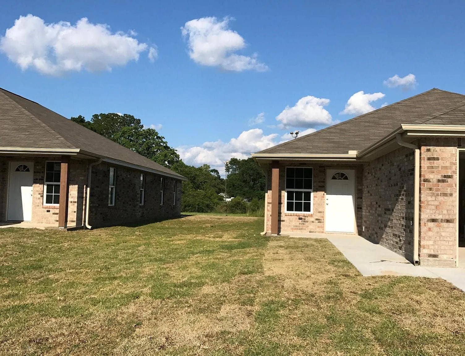 936 Center St — Photo 1