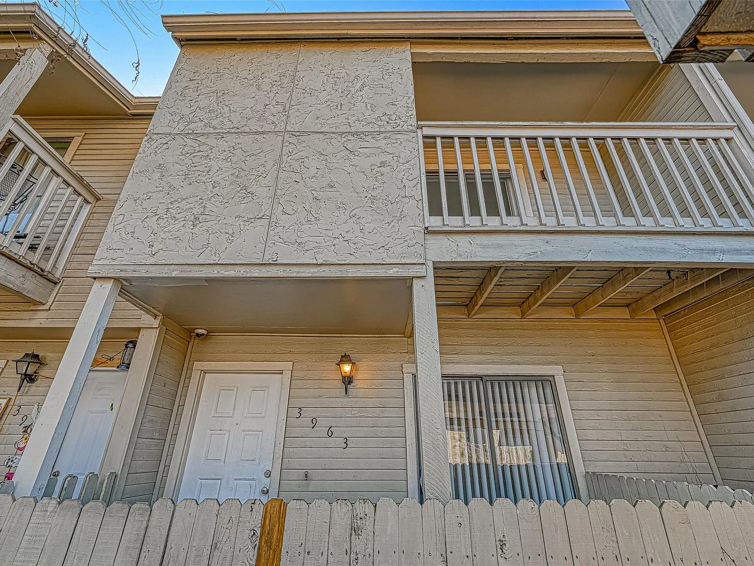 2 bed, 1.5 bath, 1341 sqft, $1,450 — Photo 2