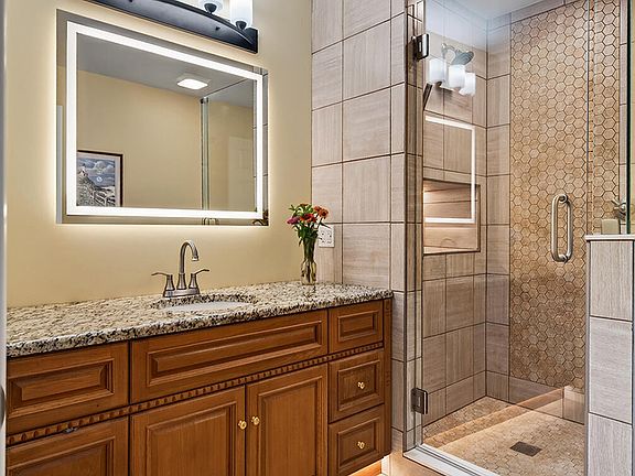 3rd image of 207 Autumn Oaks Dr