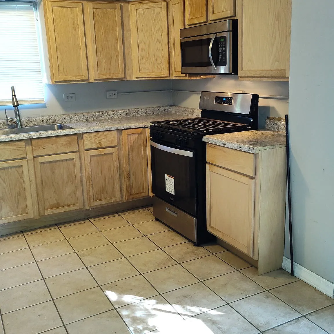 4 bed, 1.5 bath, 1406 sqft, $2,900 — Photo 1