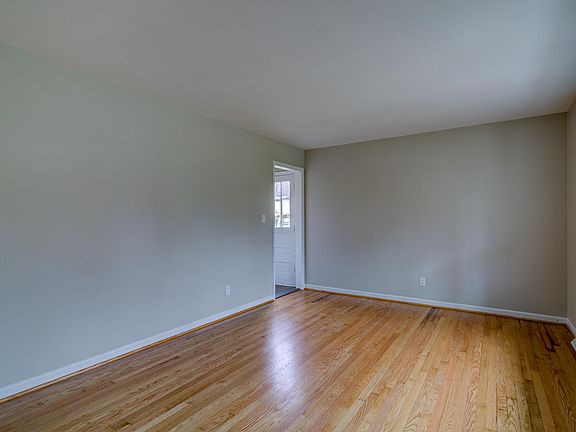 5th image of 620 McGeorge Dr
