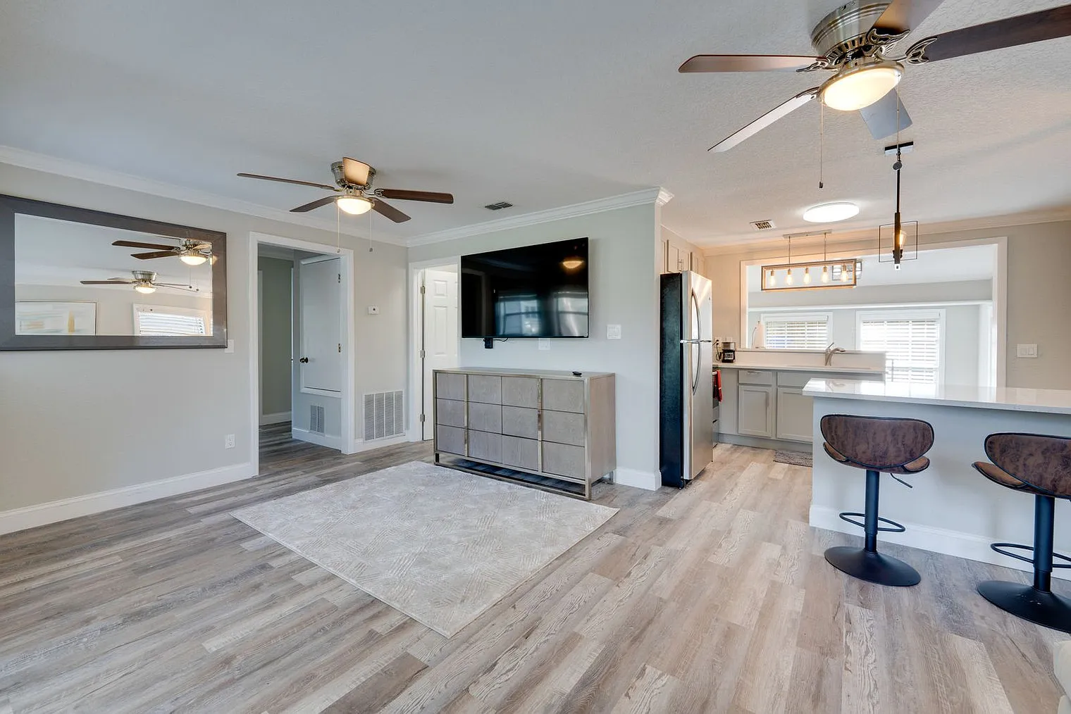 2 bed, 1.0 bath, 1797 sqft, $3,128 — Photo 4