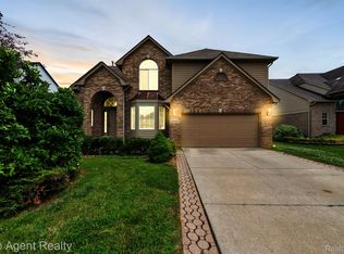 45098 Riverwoods Dr, Macomb, MI 48044