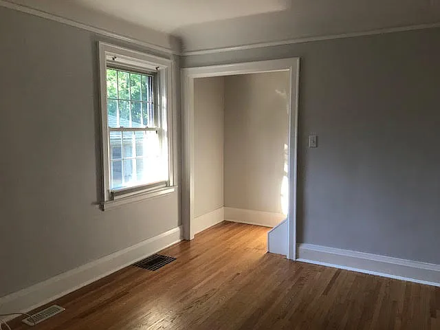 1064 William St — Photo 11
