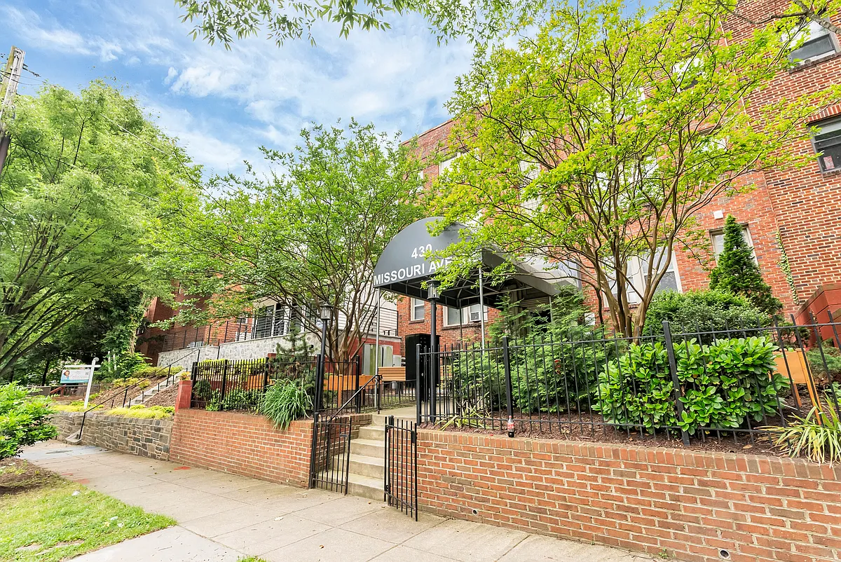 Building Photo - 430 Missouri Ave N #W