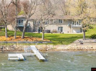 5500 N Shore Ct, Madison Lake, MN 56063
