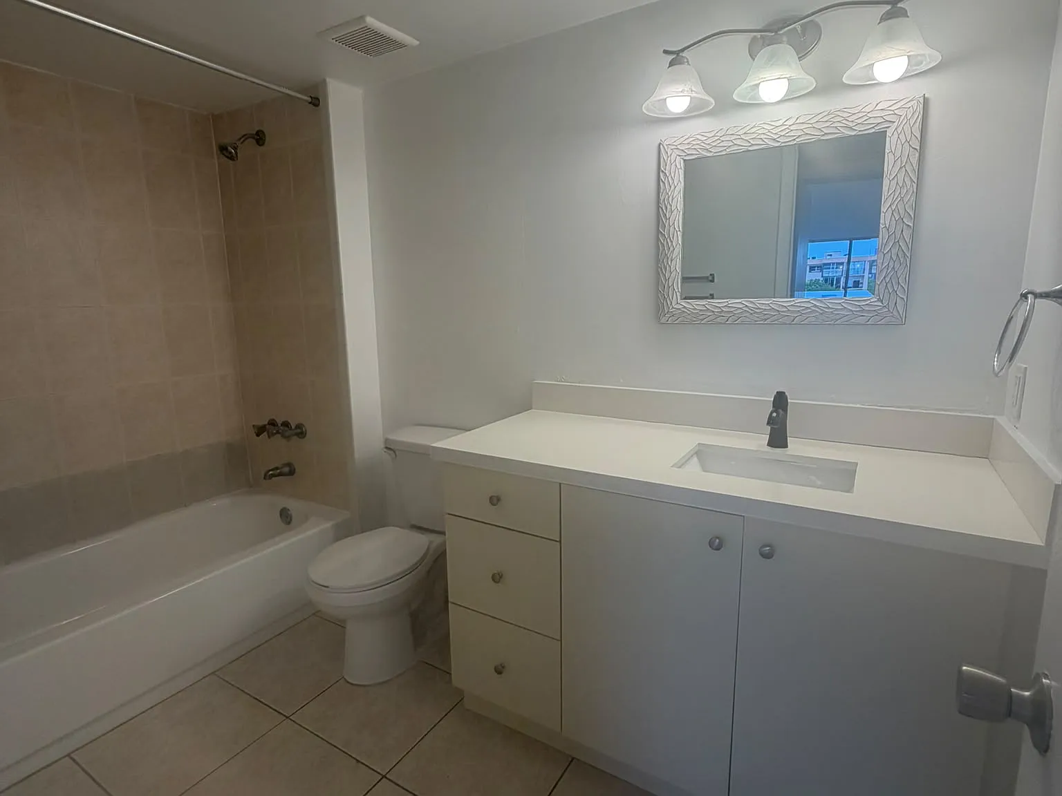 1 bed, 900 sqft, $1,860 — Photo 2
