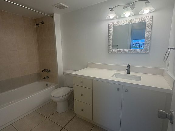 2nd image of 1461 W 42nd St APT 307