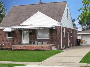 25083 Mackinac St, Roseville, MI 48066