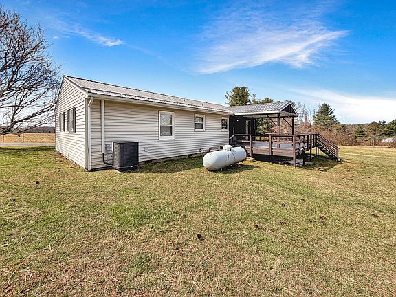 5th image of 8467 Bear Ridge Rd SE