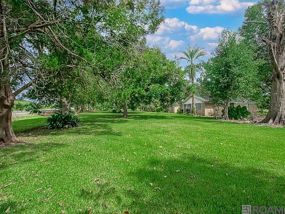 3rd image of 11424 Pointe Coupee Rd