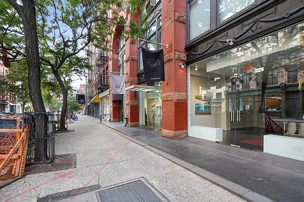 Rented by Level Group | media 14