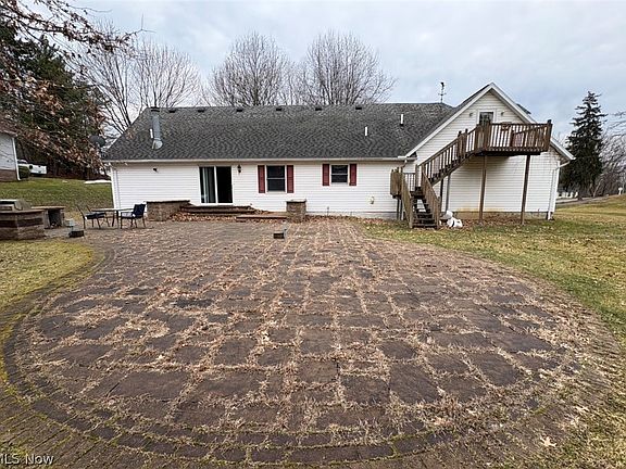 5th image of 209 Maple Ave