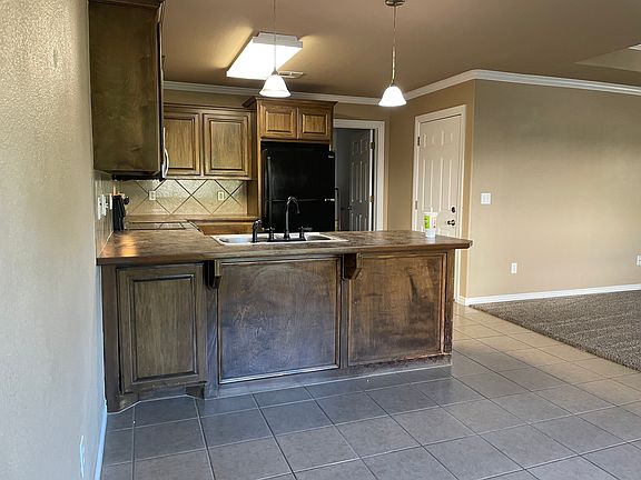 4th image of 610 Rolling Hills Dr #1