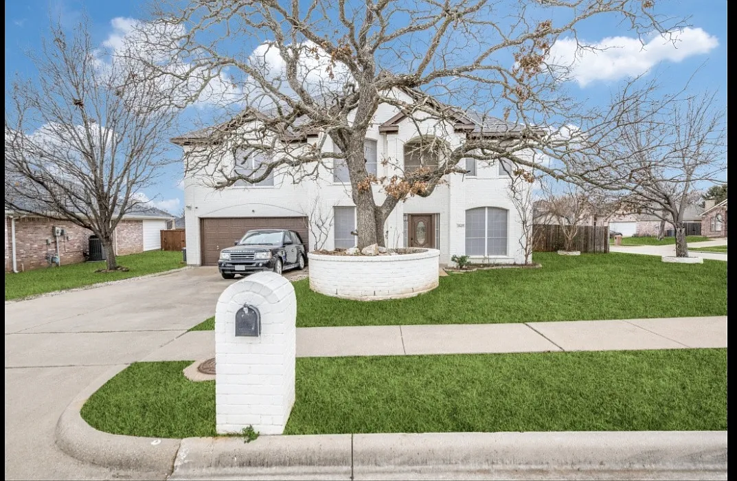 5 bed, 3.5 bath, 3200 sqft, $3,600 — Photo 1