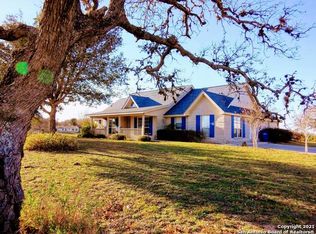 1152 Country View Dr, La Vernia, TX 78121