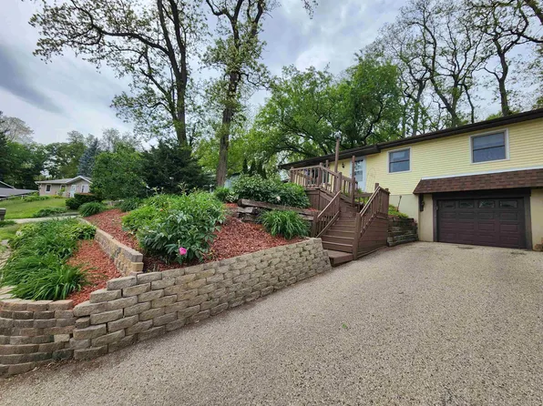 400 Woodcrest Ln, Milton, WI 53563
