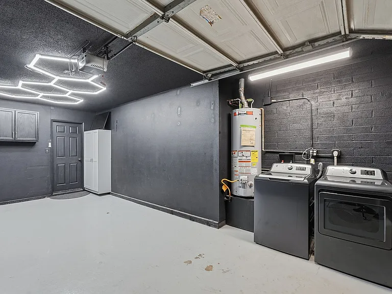 8021 E Oak St — Photo 38