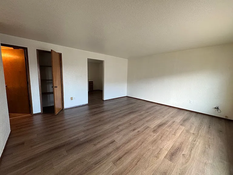 1411 G St #A — Photo 11