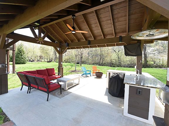 3rd image of 467 Golden Nugget Rd