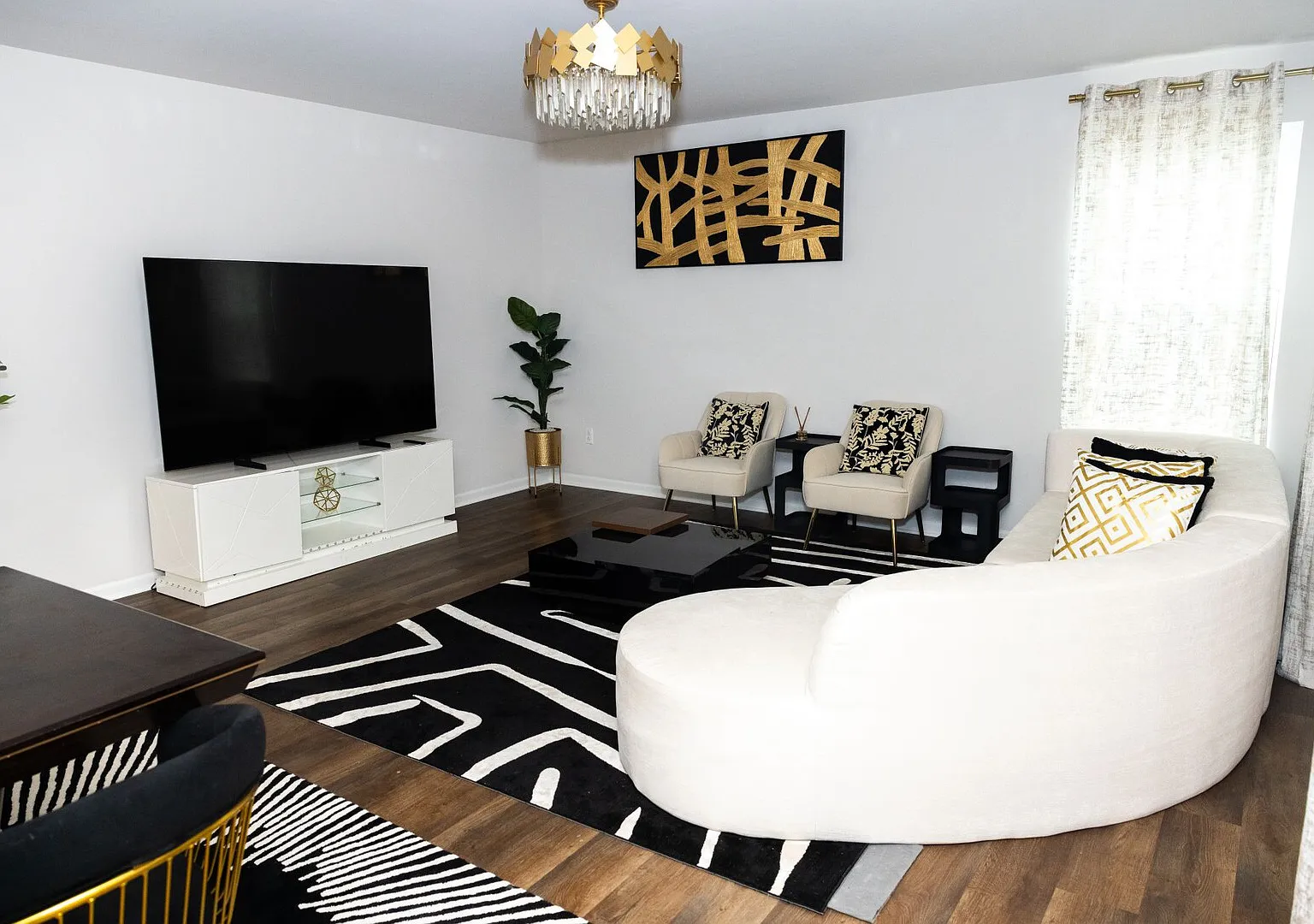 Modern 4BR/2.5BA Furnished Home Built Dec 2024 Ideal for Corporate — Photo 3