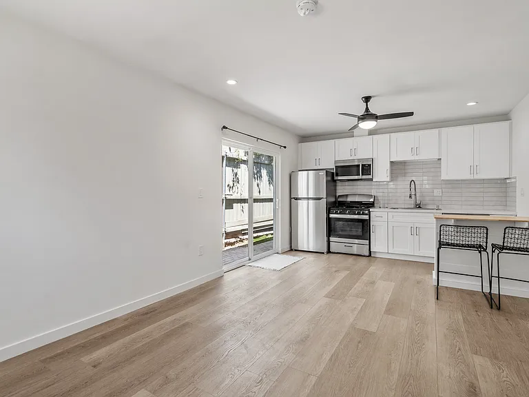 602 Douglas St #1 — Photo 3