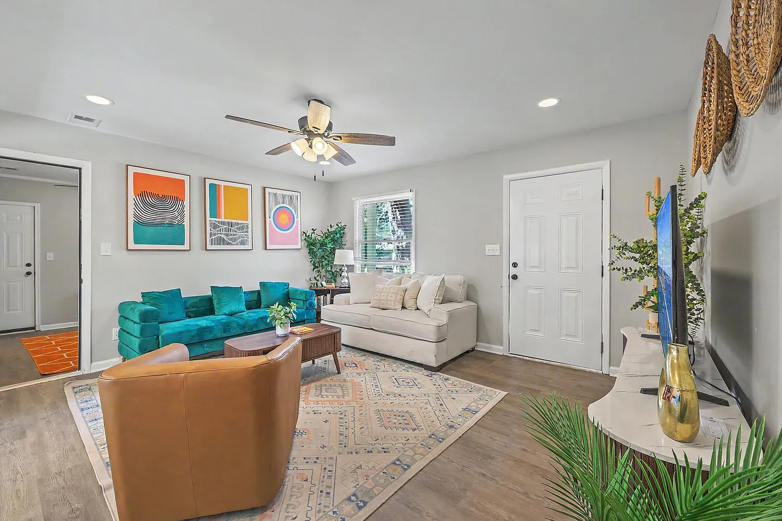 4 bed, 2.0 bath, 1291 sqft, $4,064 — Photo 4