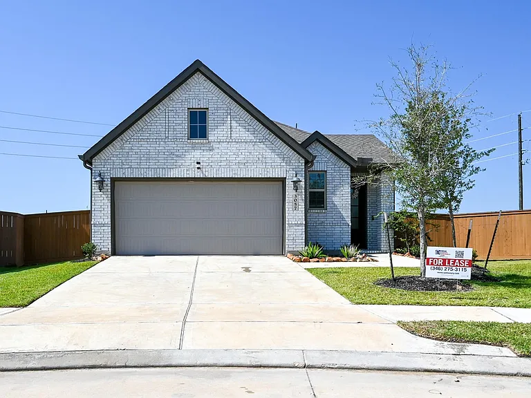 3057 Pensacola Dr — Photo 2
