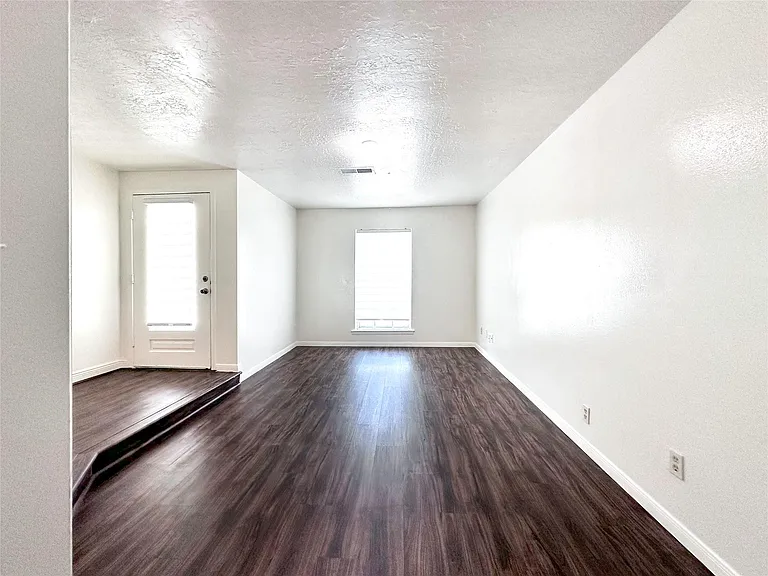 9270 Theysen Dr — Photo 4