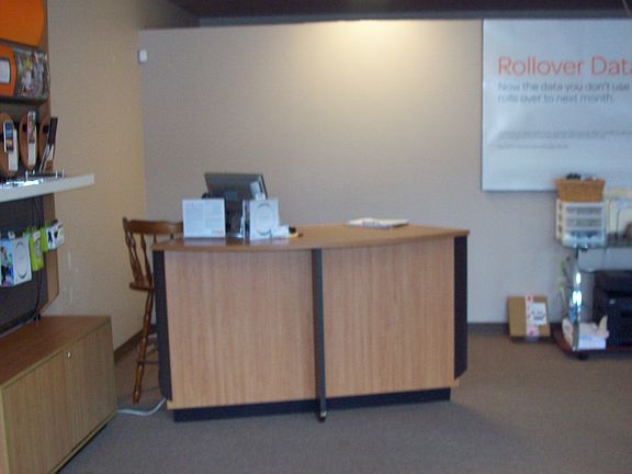 5th image of 105 W Commercial Street