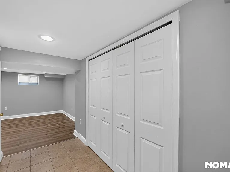 442 Westshire Dr — Photo 27