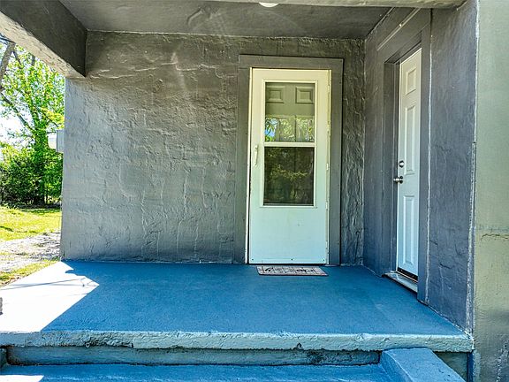 3rd image of 311 W McKinney St