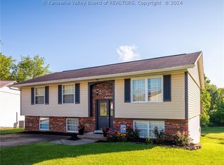 144 Washington Cir, Hurricane, WV 25526
