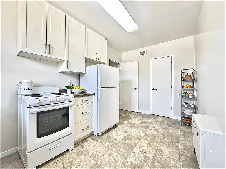2187 Portage Ave — Photo 11