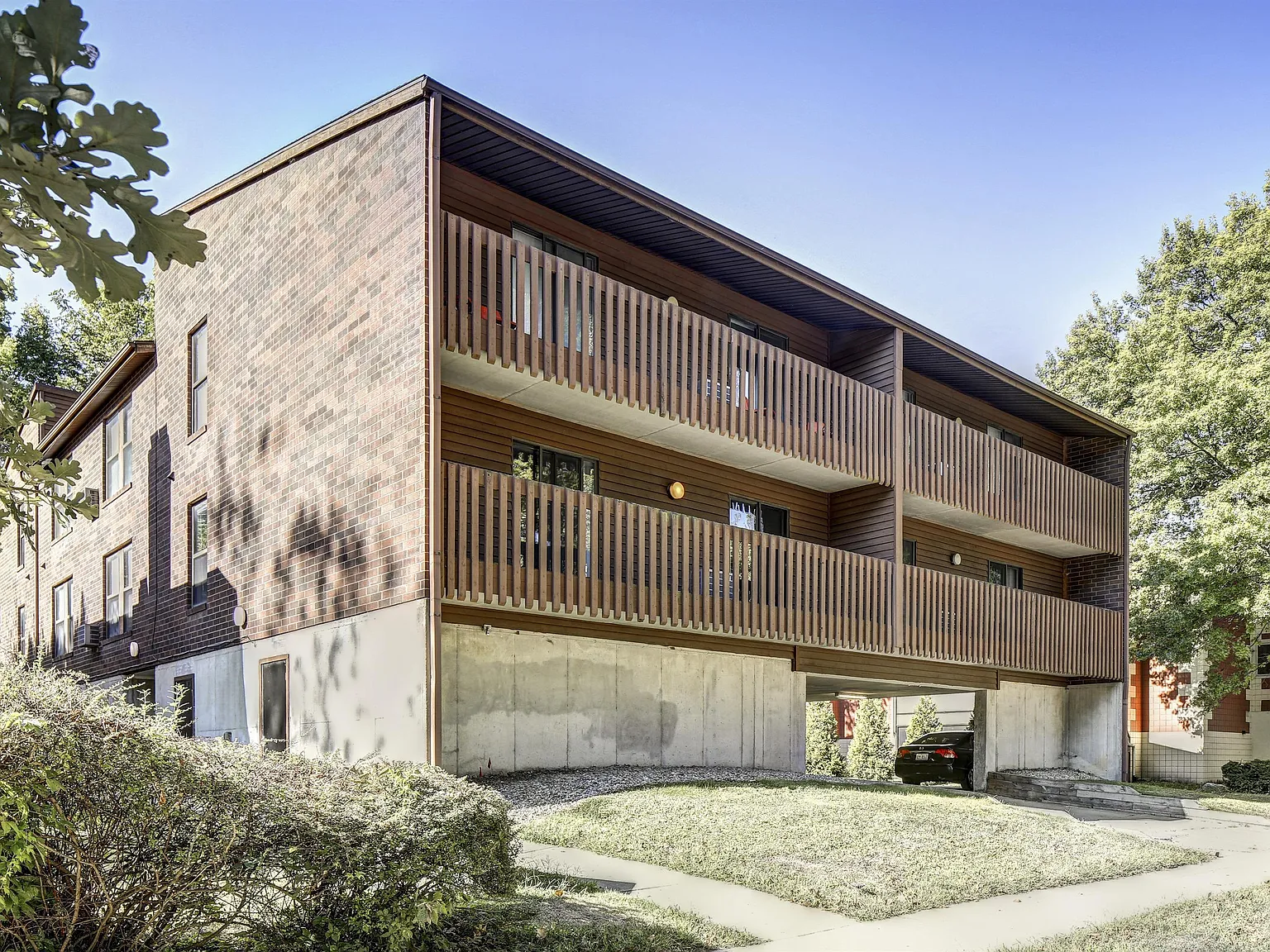 803 W Green St — Photo 1