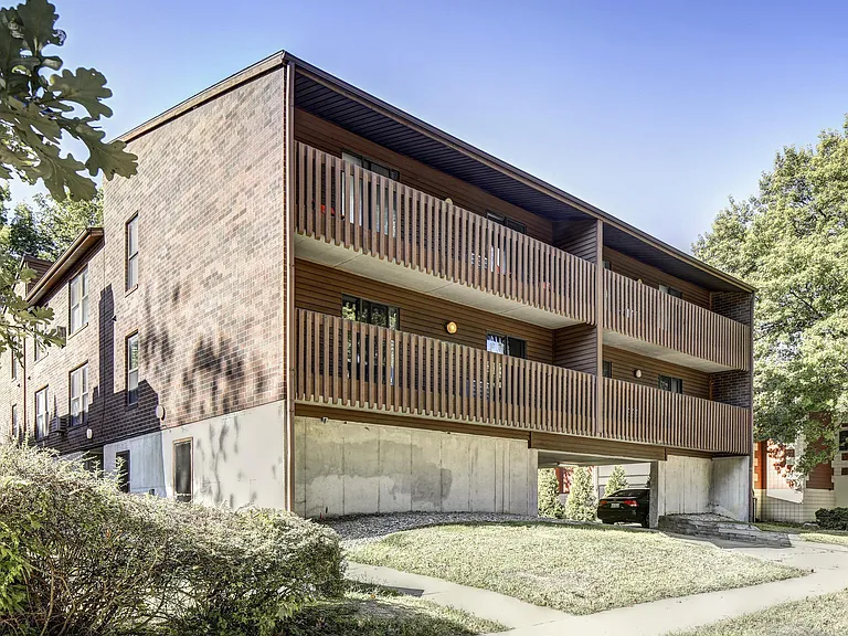 803 W Green St — Photo 1