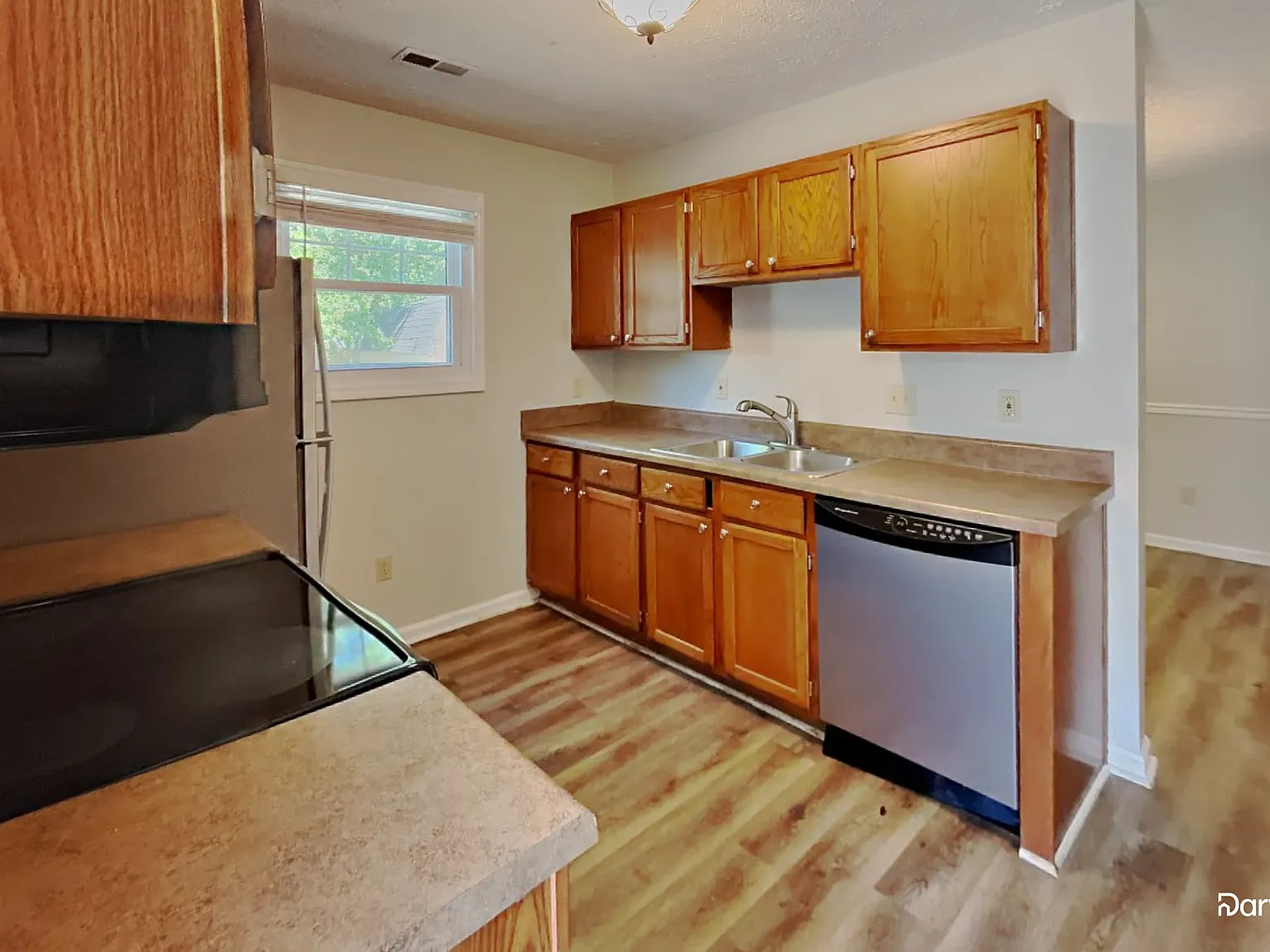3 bed, 2.5 bath, 1444 sqft, $1,765 — Photo 3