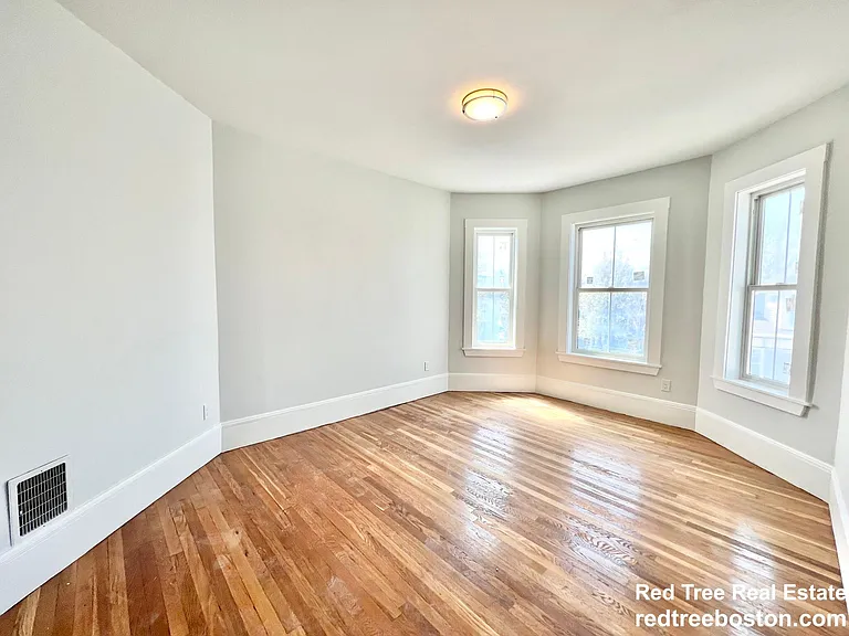 79 Sydney St #2 — Photo 3