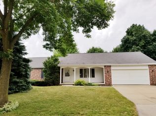 1101 N Hawthorne Dr, Appleton, WI 54915