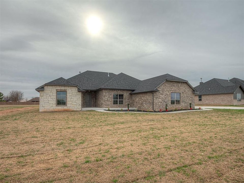 1st image of 8561 Oak Tree Cir