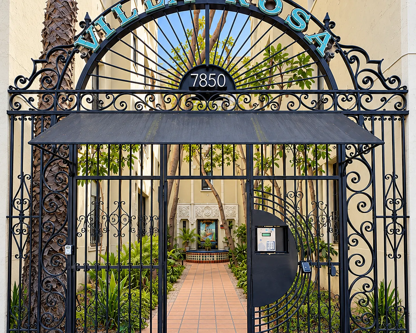 Spanish Charm Along Sunset Boulevard — Photo 3