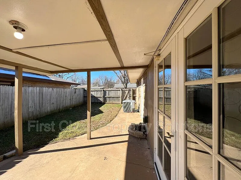 3 bed, 2.0 bath, 1224 sqft, $1,300 — Photo 2