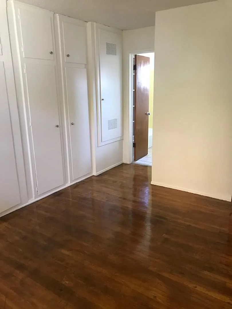 RGL637 - 637 Glenneyre St — Photo 3