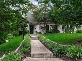 12 Sussex Dr, Saint Louis, MO