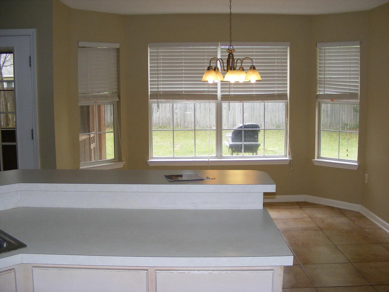 4 bed, 2039 sqft, $2,000 — Photo 4