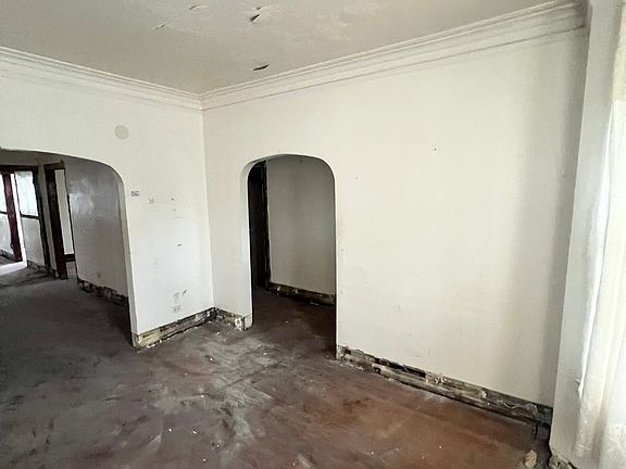 4th image of 7512 S Langley Ave