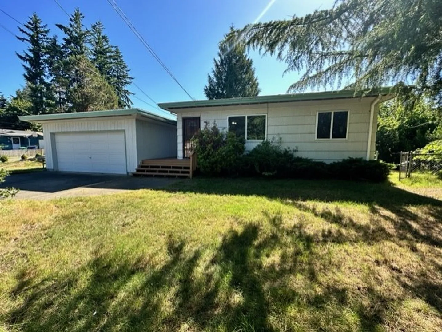 Cozy 2 bedroom House with Garage — Photo 1